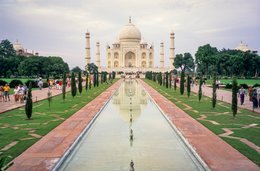 Agra;-Architecture;-Central-axis;-Charbagh;-Cypresses;-Garden;-India;-Kaleidos;-Kaleidos-images;-La-parole-à-limage;-Mausoleum;-Mughal;-Mumtaz-Mahal;-Paths;-Pool;-Reflection;-Shah-Jahan;-Stories-Pictures;-Taj-Mahal;-Tarek-Charara;-UNESCO;-Uttar-Pradesh;-World-Heritage